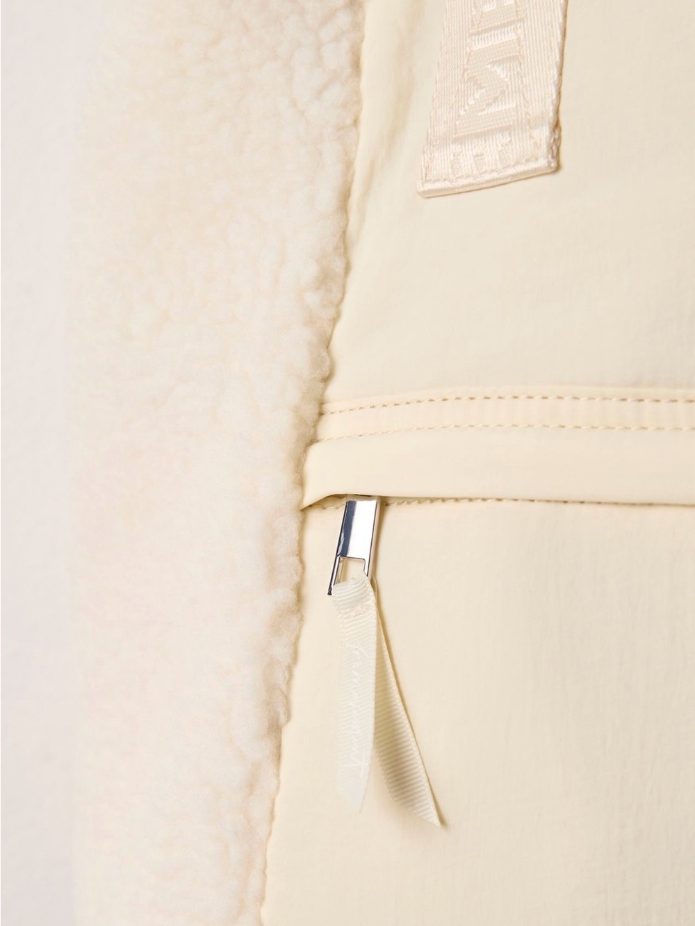 NET Slopes Sherpa Bucket Bag - Picture 3 of 5